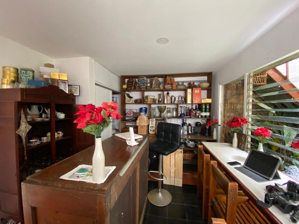 Hostal Casa Las Tias Medellín Kültér fotó